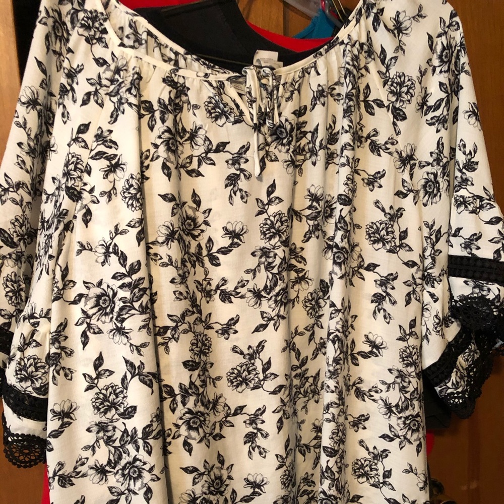 Women’s blouse - New - Size 26/28